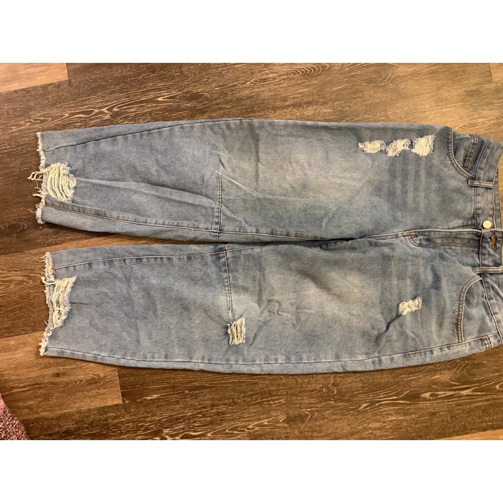 SHEIN Distressed Light Wash Straight Leg Jeans Size 30 Ripped Frayed Hem Denim